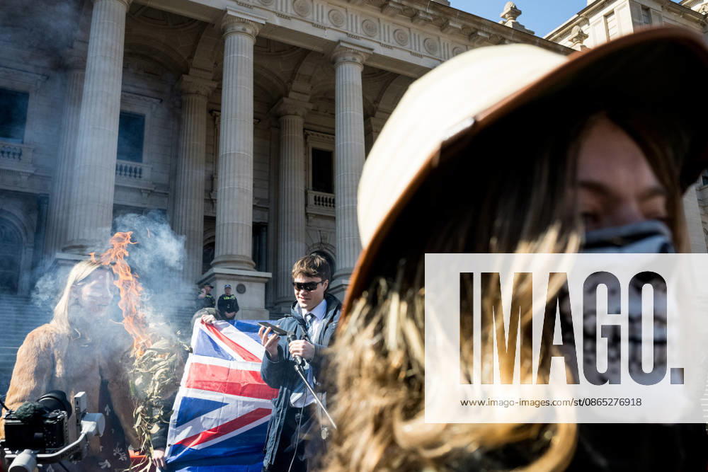 ANTI IMMIGRATION RALLY, Anti immigration protestors converged on the steps of Parliament house as satirical comedian Lisa Jane Spencer performs a mock Welcome to Country during a far right March for Australia anti-immigration rally in Melbourne, Sunday, August 30, 2026. ( NO ARCHIVING MELBOURNE VICTORIA AUSTRALIA