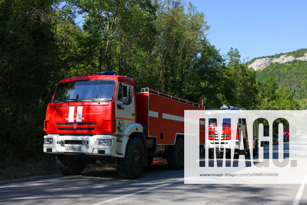 RUSSIA, REPUBLIC OF CRIMEA - AUGUST 30, 2026: Fire crews at the scene of a wildfire on Chishma-Kaya Rocks in the vicinity of Mangul-Kale in the Bakhchisarai District. Maxim Churusov TASS 96853241