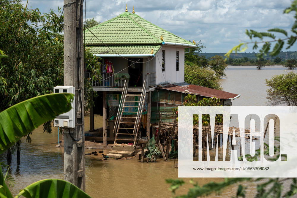 Flooded Kratie braces for another round of flooding KRATIE, CAMBODIA - AUGUST 30: Floodwaters have inundated homes and surrounding areas in Kratie, Cambodia, on August 30, 2026. Some residents remain surrounded by the water. Magdalena Chodownik Anadolu Kratie Cambodia. Editorial use only. Please get in touch for any other usage.