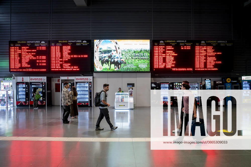 The DGT anticipates 6.9 million trips during the final special summer travel operation. Passengers wait at the South Bus Station during the summer return operation, on August 30, 2026, in Madrid, Spain. This year, the special operation began at 3:00 p.m. on Friday, August 28, and will conclude at midnight on Monday, August 31. The DGT estimates that the return travel will occur in waves and, as is the case every year, they will coincide with the outbound travel of those taking their vacations in September and with those returning to their usual residences in other European countries after the summer break. Furthermore, this return operation also coincides with the MotoGP Aragon Grand Prix, an event that will generate significant traffic—pa