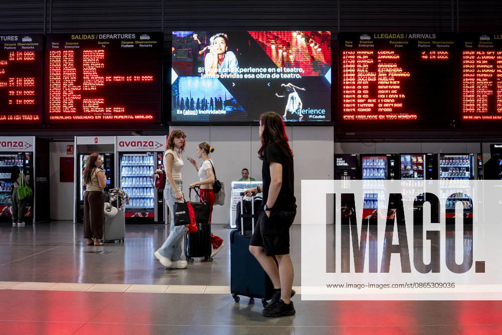 The DGT anticipates 6.9 million trips during the final special summer travel operation. Passengers wait at the South Bus Station during the summer return operation, on August 30, 2026, in Madrid, Spain. This year, the special operation began at 3:00 p.m. on Friday, August 28, and will conclude at midnight on Monday, August 31. The DGT estimates that the return travel will occur in waves and, as is the case every year, they will coincide with the outbound travel of those taking their vacations in September and with those returning to their usual residences in other European countries after the summer break. Furthermore, this return operation also coincides with the MotoGP Aragon Grand Prix, an event that will generate significant traffic—pa