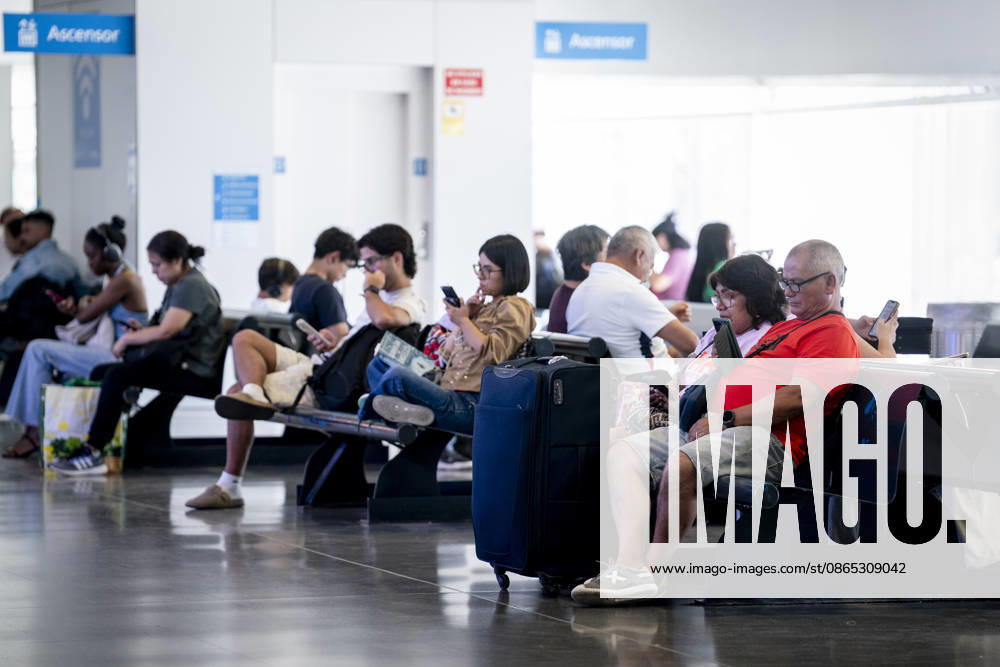The DGT anticipates 6.9 million trips during the final special summer travel operation. Passengers wait at the South Bus Station during the summer return operation, on August 30, 2026, in Madrid, Spain. This year, the special operation began at 3:00 p.m. on Friday, August 28, and will conclude at midnight on Monday, August 31. The DGT estimates that the return travel will occur in waves and, as is the case every year, they will coincide with the outbound travel of those taking their vacations in September and with those returning to their usual residences in other European countries after the summer break. Furthermore, this return operation also coincides with the MotoGP Aragon Grand Prix, an event that will generate significant traffic—pa