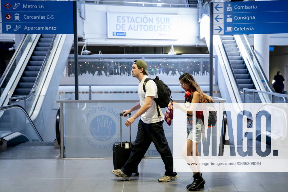 The DGT anticipates 6.9 million trips during the final special summer travel operation. Passengers wait at the South Bus Station during the summer return operation, on August 30, 2026, in Madrid, Spain. This year, the special operation began at 3:00 p.m. on Friday, August 28, and will conclude at midnight on Monday, August 31. The DGT estimates that the return travel will occur in waves and, as is the case every year, they will coincide with the outbound travel of those taking their vacations in September and with those returning to their usual residences in other European countries after the summer break. Furthermore, this return operation also coincides with the MotoGP Aragon Grand Prix, an event that will generate significant traffic—pa