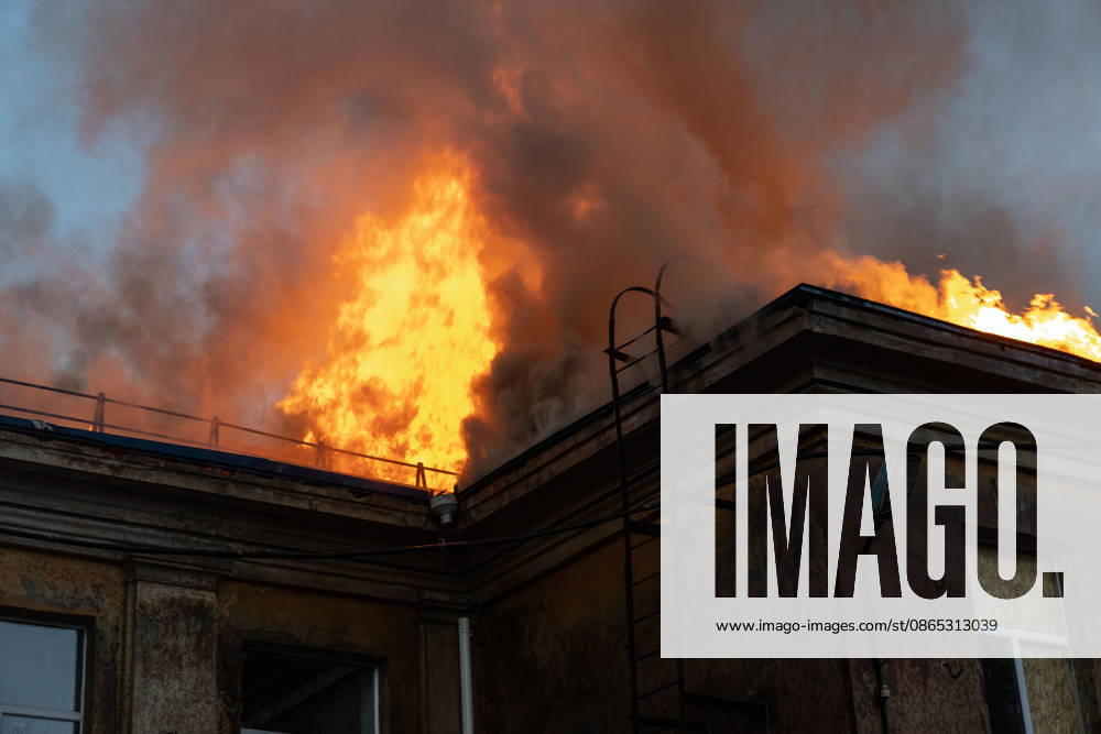 Facility building hit by Russian airstrike in Kramatorsk KRAMATORSK, UKRAINE - AUGUST 30: A view of the burning roof as firefighters work to extinguish the fire at a facility building following a Russian airstrike in Kramatorsk, Ukraine, on August 30, 2026. Francisco Richart Anadolu Kramatorsk Ukraine. Editorial use only. Please get in touch for any other usage.