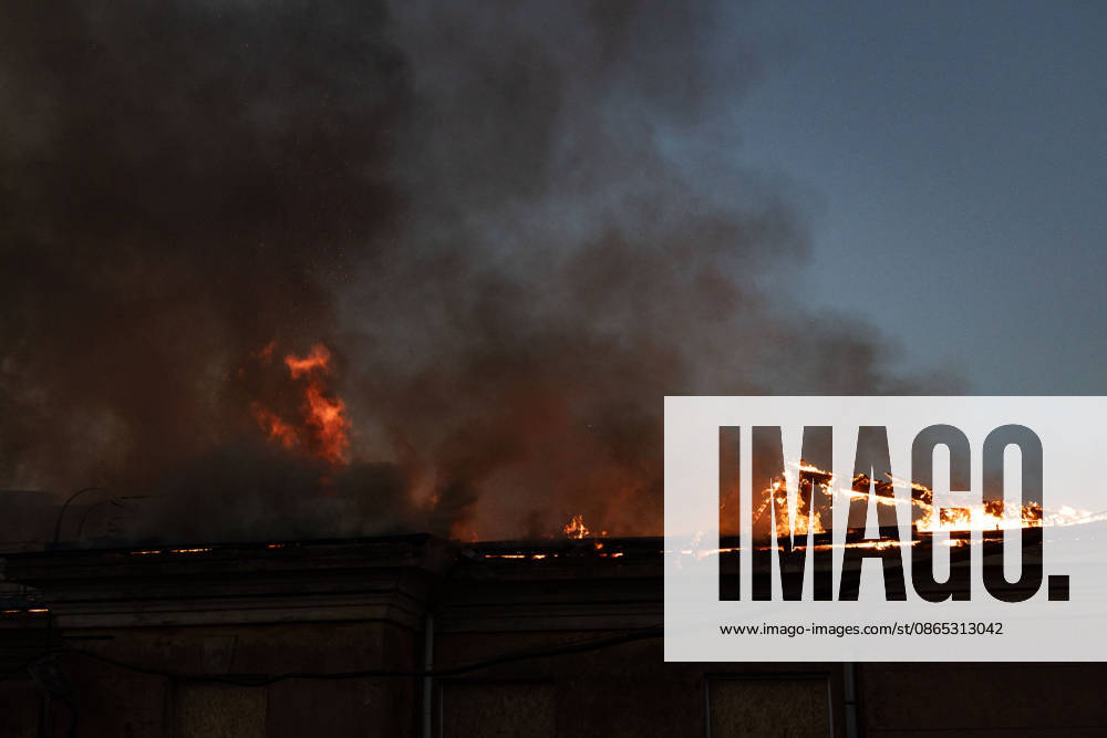 Facility building hit by Russian airstrike in Kramatorsk KRAMATORSK, UKRAINE - AUGUST 30: A view of the burning roof as firefighters work to extinguish the fire at a facility building following a Russian airstrike in Kramatorsk, Ukraine, on August 30, 2026. Francisco Richart Anadolu Kramatorsk Ukraine. Editorial use only. Please get in touch for any other usage.