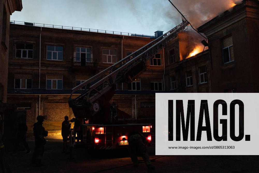 Facility building hit by Russian airstrike in Kramatorsk KRAMATORSK, UKRAINE - AUGUST 30: Firefighters use a crane truck to operate at a fire in a facility building following a Russian airstrike in Kramatorsk, Ukraine, on August 30, 2026. Francisco Richart Anadolu Kramatorsk Ukraine. Editorial use only. Please get in touch for any other usage.