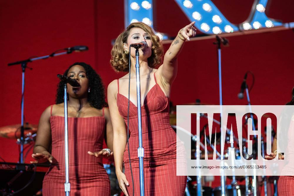Raye on stage at Leeds Festival, Bramham Park, Leeds, UK, 30-08-26 Raye on stage at Leeds Festival, Bramham Park, Leeds, UK, 30-08-26, Credit:Anthony Longstaff Anthony Longstaff - B5746 Avalon UK, West Yorkshire, Leeds, Bramham Park, Wetherby