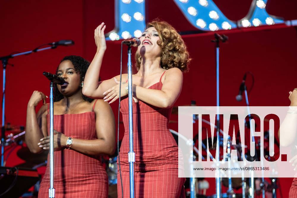 Raye on stage at Leeds Festival, Bramham Park, Leeds, UK, 30-08-26 Raye on stage at Leeds Festival, Bramham Park, Leeds, UK, 30-08-26, Credit:Anthony Longstaff Anthony Longstaff - B5746 Avalon UK, West Yorkshire, Leeds, Bramham Park, Wetherby