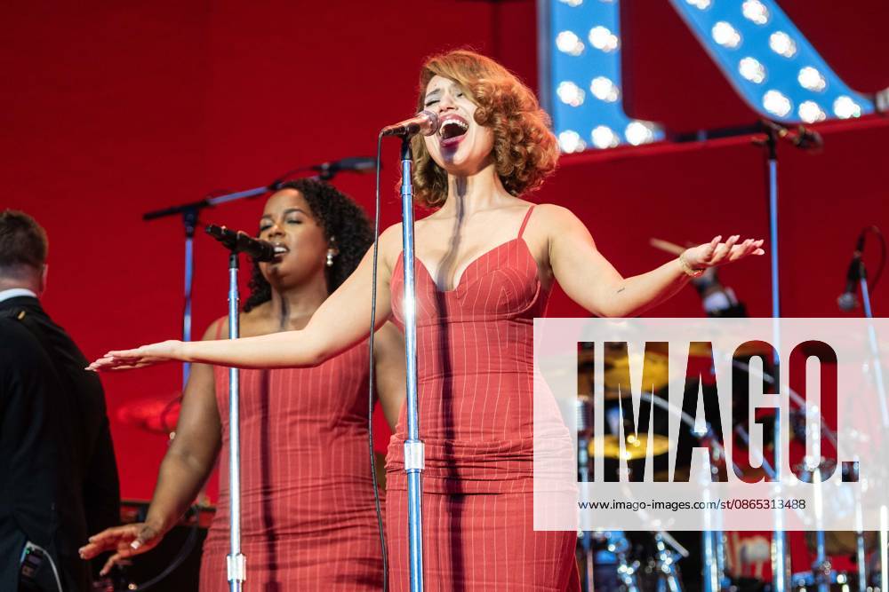 Raye on stage at Leeds Festival, Bramham Park, Leeds, UK, 30-08-26 Raye on stage at Leeds Festival, Bramham Park, Leeds, UK, 30-08-26, Credit:Anthony Longstaff Anthony Longstaff - B5746 Avalon UK, West Yorkshire, Leeds, Bramham Park, Wetherby