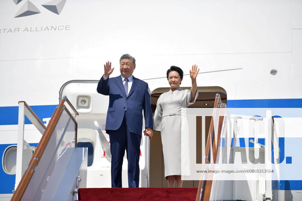 Chinese President Xi Jinping in Bishkek BISHKEK, KYRGYZSTAN - AUGUST 30: (---- - MANDATORY CREDIT - KYRGYZ PRESIDENCY HANDOUT - NO MARKETING NO ADVERTISING CAMPAIGNS - DISTRIBUTED AS A SERVICE TO CLIENTS----) Chinese President Xi Jinping arrives in Bishkek, Kyrgyzstan, on August 30, 2026, for an official state visit and to attend the upcoming Shanghai Cooperation Organisation (SCO) Summit on September 1. Kyrgyz Presidency Anadolu Bishkek Kyrgyzstan. Editorial use only. Please get in touch for any other usage.