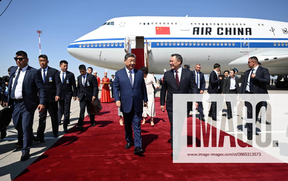 Chinese President Xi Jinping in Bishkek BISHKEK, KYRGYZSTAN - AUGUST 30: (---- - MANDATORY CREDIT - KYRGYZ PRESIDENCY HANDOUT - NO MARKETING NO ADVERTISING CAMPAIGNS - DISTRIBUTED AS A SERVICE TO CLIENTS----) Chinese President Xi Jinping and his wife Peng Liyuan are welcomed by Kyrgyz President Sadyr Japarov and First Lady Aigul Japarova upon their arrival at Manas International Airport in Bishkek, Kyrgyzstan, on August 30, 2026. President Xi arrived for an official state visit and to participate in the upcoming Shanghai Cooperation Organisation (SCO) Summit on September 1. Kyrgyz Presidency Anadolu Bishkek Kyrgyzstan. Editorial use only. Please get in touch for any other usage.