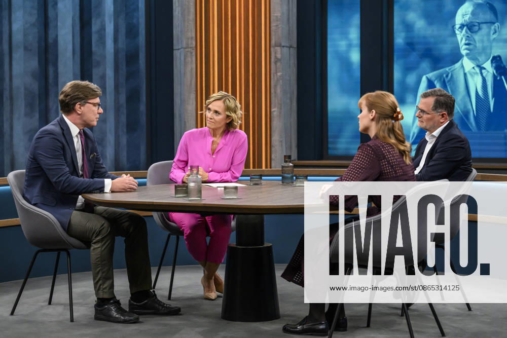 Pictured, from left: Nico Lange, Director of the Institute for Risk Analysis and International Security, in conversation with Caren Miosga; Wolfga