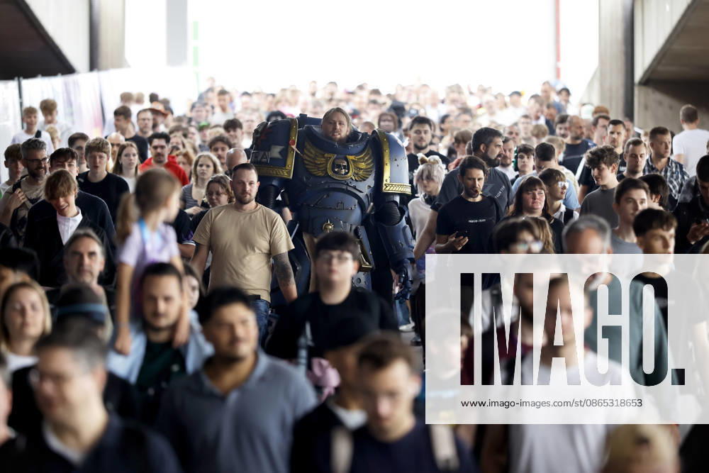 Visitors—many of them dressed as their favorite video game heroes, such as this Ultra Marine from the Warhammer 40,000 universe—flock to the world’s largest video game trade show, Gamescom 26, at Koelnmesse. Featured image, stock photo: Cologne, August 30, 2026, North Rhine-Westphalia, Germany