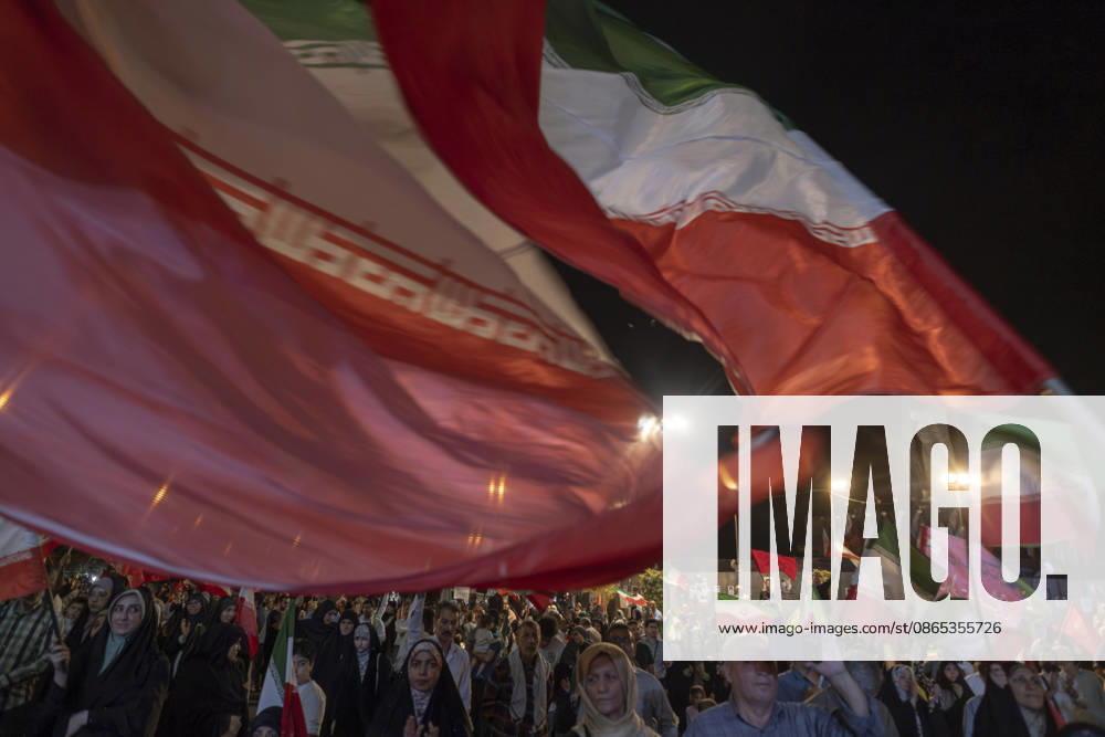 Nightly Pro-Government Rally In Tehran, Iran Pro-government supporters wave Iranian national flags during a nightly rally in downtown Tehran, Iran, on August 30, 2026. U.S. forces strike two Iranian military launchers on Larak Island in the Strait of Hormuz on August 30, in the first reported U.S. attack on Iranian territory since late July. Tehran Tehran Iran