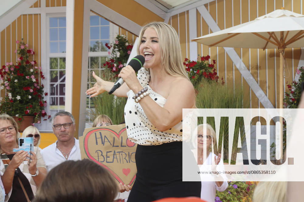 Beatrice Egli on the ARD TV show Immer wieder sonntags at Europa-Park in Rust, August 30, 2026 Foto:xAgenturxWehnertx xGränzdörferx xFuturexImagex sonntags3008_6874