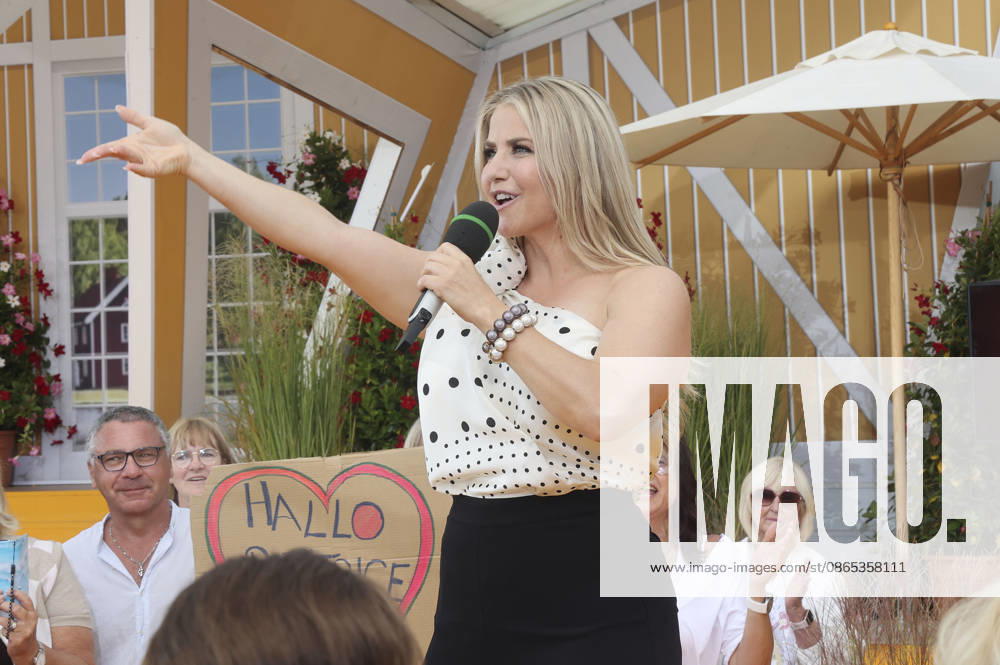 Beatrice Egli on the ARD TV show Immer wieder sonntags at Europa-Park in Rust, August 30, 2026 Foto:xAgenturxWehnertx xGränzdörferx xFuturexImagex sonntags3008_6876