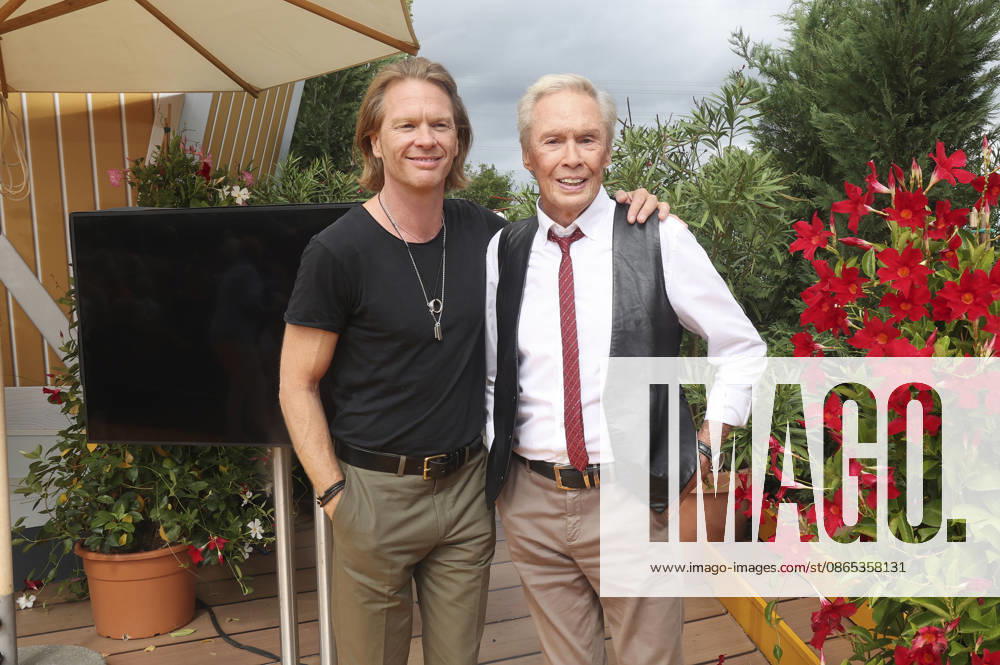 Mike Kraus with his father, Peter Kraus, on the ARD TV show *Immer wieder sonntags* at Europa-Park Rust, August 30, 2026 Foto:xAgenturxWehnertx xGränzdörferx xFuturexImagex sonntags3008_6891