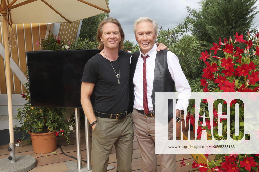 Mike Kraus with his father, Peter Kraus, on the ARD TV show *Immer wieder sonntags* at Europa-Park Rust, August 30, 2026 Foto:xAgenturxWehnertx xGränzdörferx xFuturexImagex sonntags3008_6892