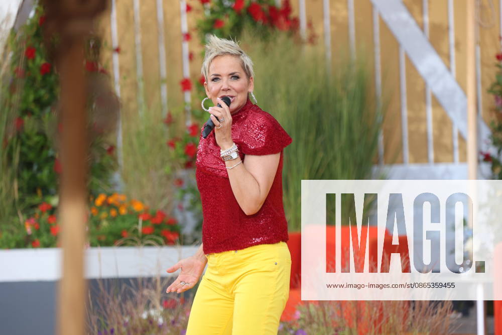 Inka Bause on the ARD TV show *Immer wieder sonntags* at Europa-Park Rust