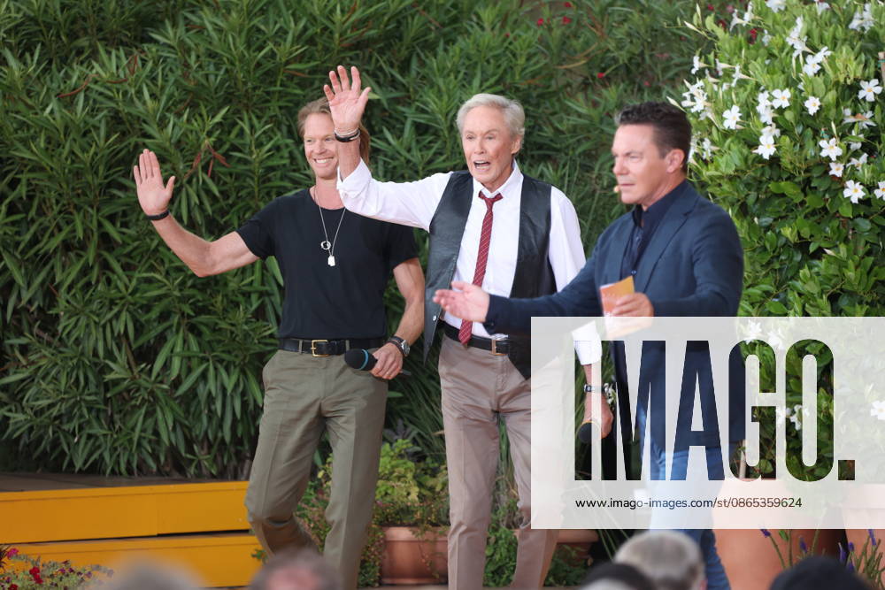 Peter Kraus with his son Mike Kraus and Stefan Moos on the ARD TV show *Immer wieder sonntags* at Europa-Park in Rust