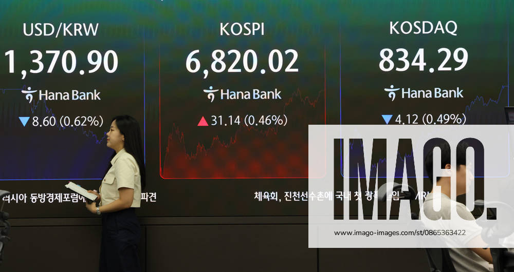KOSPI rises KOSPI rises A financial data screen in the dealing room of Hana Bank in Seoul on Aug. 31, 2026, shows the benchmark Korea Composite Stock Price Index having risen 31.14 points, or 0.46 percent, to close at 6,820.02. Seoul shares ended higher on a rebound in tech stocks, as investors remained cautious about a possible interest rate hike following Federal Reserve Chair Kevin Warsh s speech at the Jackson Hole symposium. (Yonhap) 2026-08-31 15:54:16 < 1980-2026 YONHAPNEWS AGENCY. .> ¼¿ïƯº°½Ã