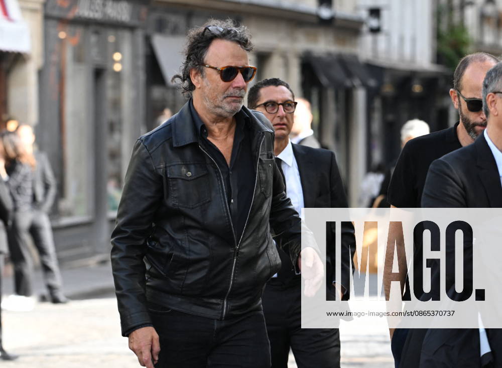 Nicolas Altmayer Funeral - Paris Christophe Carrière during the funeral of French film producer Nicolas Altmayer at Saint Germain des Pres church in Paris, France on August 31, 2026. He was the co-founder of Mandarin Compagnie, and died in a car accident with his partner, Dior executive Mathilde Favier on August 17, aged 61 and 57, respectively. Photo by Florian Poitout ABACAPRESS.COM Paris France