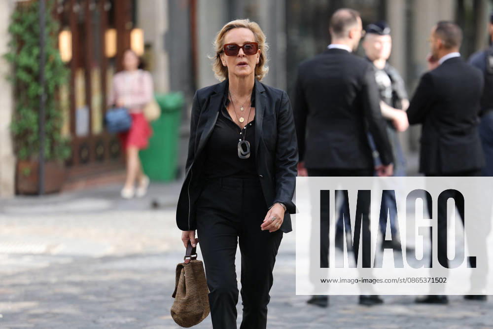Nicolas Altmayer Funeral - Paris Guests and relatives during the funeral of French film producer Nicolas Altmayer at Saint Germain des Pres church in Paris, France on August 31, 2026. He was the co-founder of Mandarin Compagnie, and died in a car accident with his partner, Dior executive Mathilde Favier on August 17, aged 61 and 57, respectively. Photo by Raphael Lafargue ABACAPRESS.COM Paris France