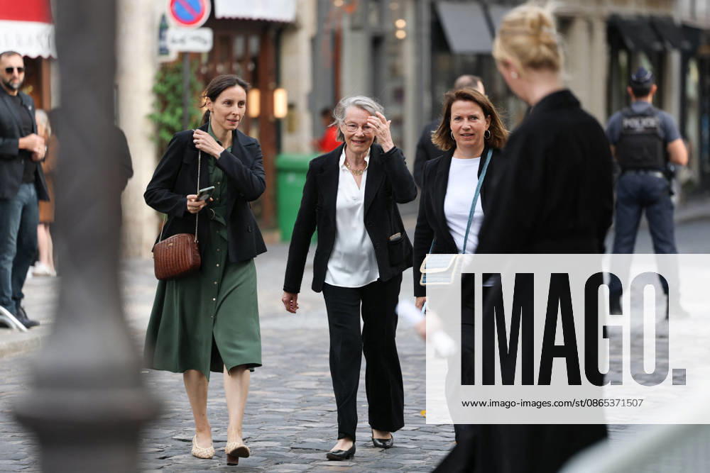 Nicolas Altmayer Funeral - Paris Guests and relatives during the funeral of French film producer Nicolas Altmayer at Saint Germain des Pres church in Paris, France on August 31, 2026. He was the co-founder of Mandarin Compagnie, and died in a car accident with his partner, Dior executive Mathilde Favier on August 17, aged 61 and 57, respectively. Photo by Raphael Lafargue ABACAPRESS.COM Paris France