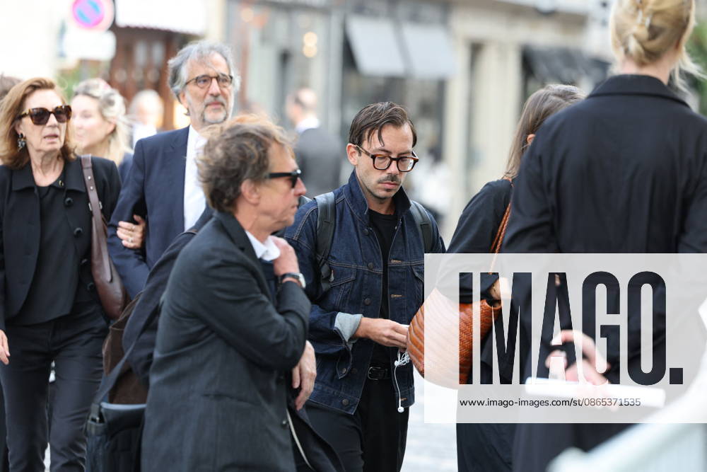 Nicolas Altmayer Funeral - Paris Guests and relatives during the funeral of French film producer Nicolas Altmayer at Saint Germain des Pres church in Paris, France on August 31, 2026. He was the co-founder of Mandarin Compagnie, and died in a car accident with his partner, Dior executive Mathilde Favier on August 17, aged 61 and 57, respectively. Photo by Raphael Lafargue ABACAPRESS.COM Paris France