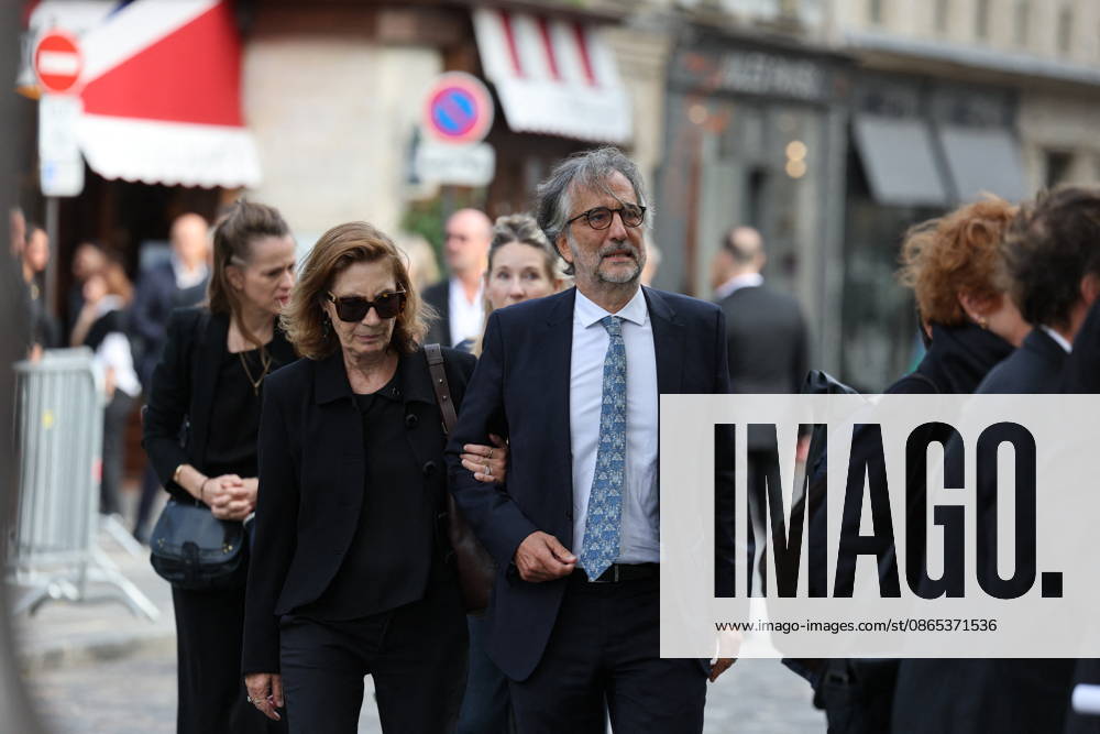 Nicolas Altmayer Funeral - Paris Guests and relatives during the funeral of French film producer Nicolas Altmayer at Saint Germain des Pres church in Paris, France on August 31, 2026. He was the co-founder of Mandarin Compagnie, and died in a car accident with his partner, Dior executive Mathilde Favier on August 17, aged 61 and 57, respectively. Photo by Raphael Lafargue ABACAPRESS.COM Paris France