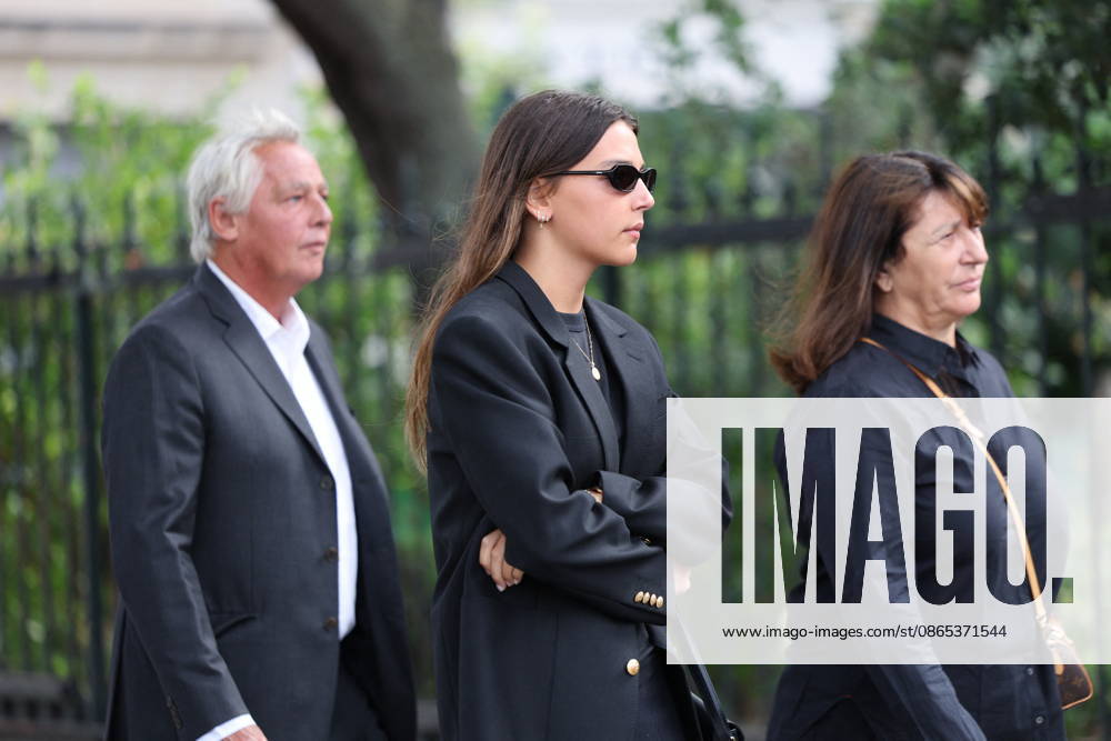 Nicolas Altmayer Funeral - Paris Guests and relatives during the funeral of French film producer Nicolas Altmayer at Saint Germain des Pres church in Paris, France on August 31, 2026. He was the co-founder of Mandarin Compagnie, and died in a car accident with his partner, Dior executive Mathilde Favier on August 17, aged 61 and 57, respectively. Photo by Raphael Lafargue ABACAPRESS.COM Paris France