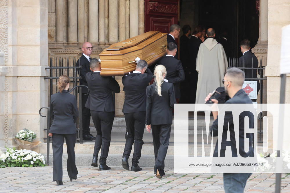 The Coffin Arrives at the Funeral of Nicolas Altmayer at theChurch of Saint-Germain-des-Prés in Paris on August 31, 2026 Dominique Jacovides Cyril Moreau Bestimage Arrival at the funeral of Nicolas Altmayer at the Church of Saint-Germain-des-Prés in Paris on August 31, 2026 Paris, France