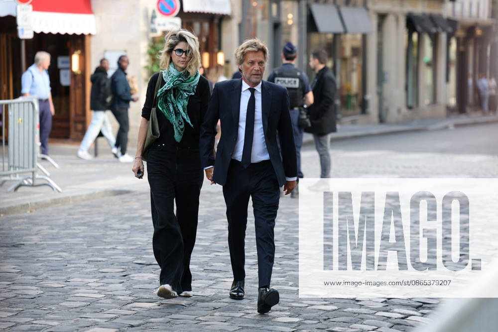 Nicolas Altmayer Funeral - Paris Alice Taglioni and Laurent Delahousse during the funeral of French film producer Nicolas Altmayer at Saint Germain des Pres church in Paris, France on August 31, 2026. He was the co-founder of Mandarin Compagnie, and died in a car accident with his partner, Dior executive Mathilde Favier on August 17, aged 61 and 57, respectively. Photo by Raphael Lafargue ABACAPRESS.COM Paris France