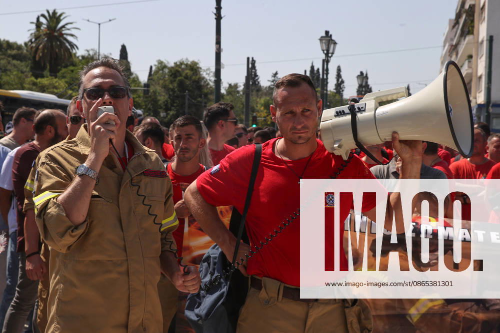 Seasonal firefighters rally in Athens demanding year-round employment ATHENS, GREECE - AUGUST 31: Seasonal firefighters gather at Syntagma Square in Athens during a demonstration demanding year-round employment, on August 31, 2026 in Athens, Greece. Firefighters traveled by bus from different parts of the country to take part in the protest in the Greek capital. Ayhan Mehmet Anadolu Athens Greece. Editorial use only. Please get in touch for any other usage.