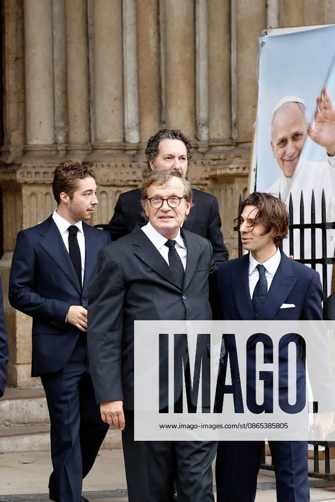 Guest, Guillaume Gallienne, Christian Altmayer, Carlo Agostinelli, son of Mathilde Favier, leaving Nicolas Altmayer’s funeral at the Church of Saint-Germain-des-Prés in Paris on August 31, 2026. Dominique Jacovides, Cyril Moreau, Bestimage. Leaving Nicolas Altmayer’s funeral at the Church of Saint-Germain-des-Prés in Paris on August 31, 2026, Paris, France