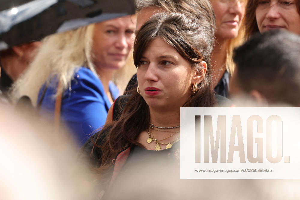 Roxane Altmayer Leaving Nicolas Altmayer’s funeral at the Church of Saint-Germain-des-Prés in Paris on August 31, 2026 Dominique Jacovides Cyril Moreau Bestimage Leaving Nicolas Altmayer’s funeral at the Church of Saint-Germain-des-Prés in Paris on August 31, 2026 Paris, France
