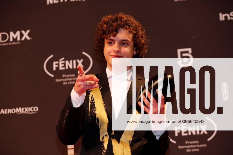 Argentinian actor Lorenzo Ferro with the Fenix Award, in Mexico City, Mexico, 7 November 2018. Colombian film PAjaros de verano and Argentine Film Zama , which started as favorites of the Fenix Awards of Ibero-American films, did not disappoint and became the films with the highest number of awards in the fifth edition of the event. Fenix Awards of Ibero-American films !ACHTUNG: NUR REDAKTIONELLE NUTZUNG!