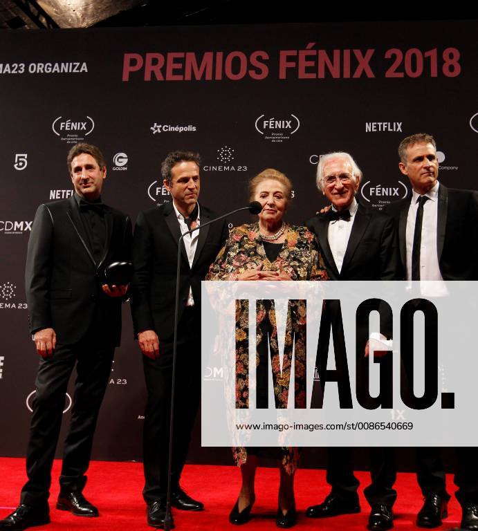 The cast of the Spanish documentary film Many children, a monkey and a castle with the Fenix Award, in Mexico City, Mexico, 7 November 2018. Colombian film PAjaros de verano and Argentine Film Zama , which started as favorites of the Fenix Awards of Ibero-American films, did not disappoint and became the films with the highest number of awards in the fifth edition of the event. Fenix Awards of Ibero-American films !ACHTUNG: NUR REDAKTIONELLE NUTZUNG!