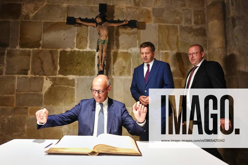 Quedlinburg, Saxony-Anhalt, Germany, August 31, 2026: Federal Chancellor Friedrich Merz (CDU) arrived at the Stiftskirche for his first campaign appearance ahead of the 2026 state election and signed the city’s Golden Book there in front of a crucifix of Jesus. In the background is Minister President Sven Schulze (CDU). Photo by Kay Nietfeld, Pool