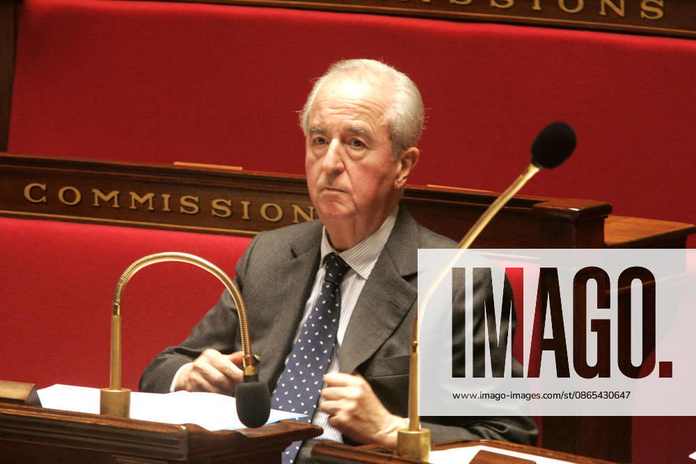 File - Edouard Balladur Paris (75) Assemblee Nationale 14 10 04 Edouard Balladur sur les bancs de l Assemblee lors du debat sur l adhesion de la Turquie a la Communaute europeenne. Photo by Martin A ANDBZ ABACAPRESS.COM France