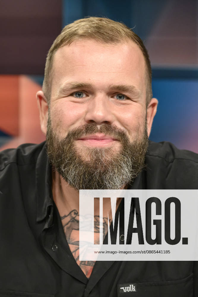 Pictured, from left: Jan Monchi Gorkow, singer for the band Feine Sahne Fischfilet and bestselling author of *Jenseits der Brandmauer* (Beyond the Firewall), Germany, Berlin; *Hart aber fair* (Tough but Fair), political talk show, TV, with host Louis Klamroth, Das Erste, Topic: Ahead of the Elections in the East: Where Does the Frustration in the Country Come From? , August 31, 2026,