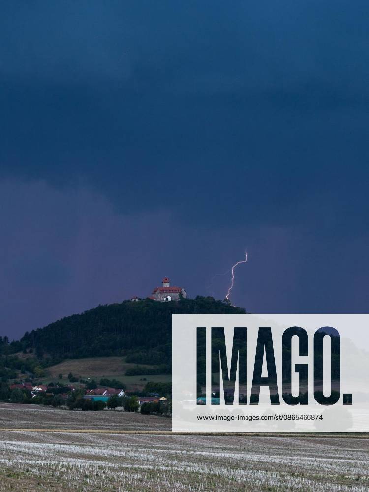 THUNDERSTORM OVER THURINGIA ** FOR ** **31 08 2026 Arnstadt A thunderstorm front moves across Thuringia in the evening, as seen here over the Veste Wachsenburg in the Ilm district. Photographed in Germany, Thuringia, Arnstadt. Copyright SaschaxFromm