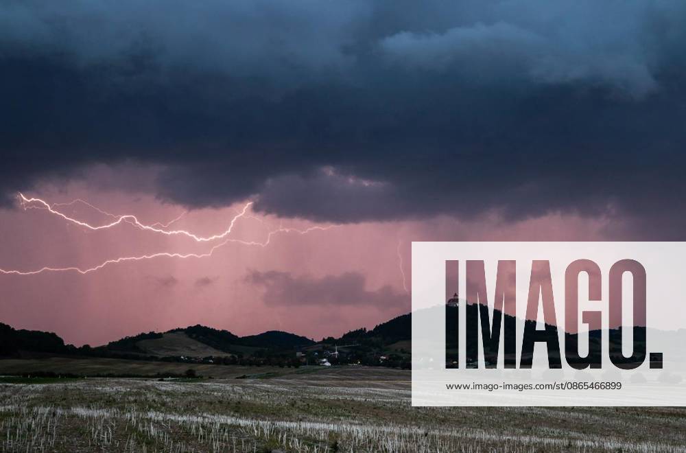 THUNDERSTORMS OVER THURINGIA ** FOR ** **31 08 2026 Arnstadt A thunderstorm front moves across Thuringia in the evening, as seen here photographed over the Veste Wachsenburg in the Ilm district. Germany Thuringia Arnstadt Copyright SaschaxFromm