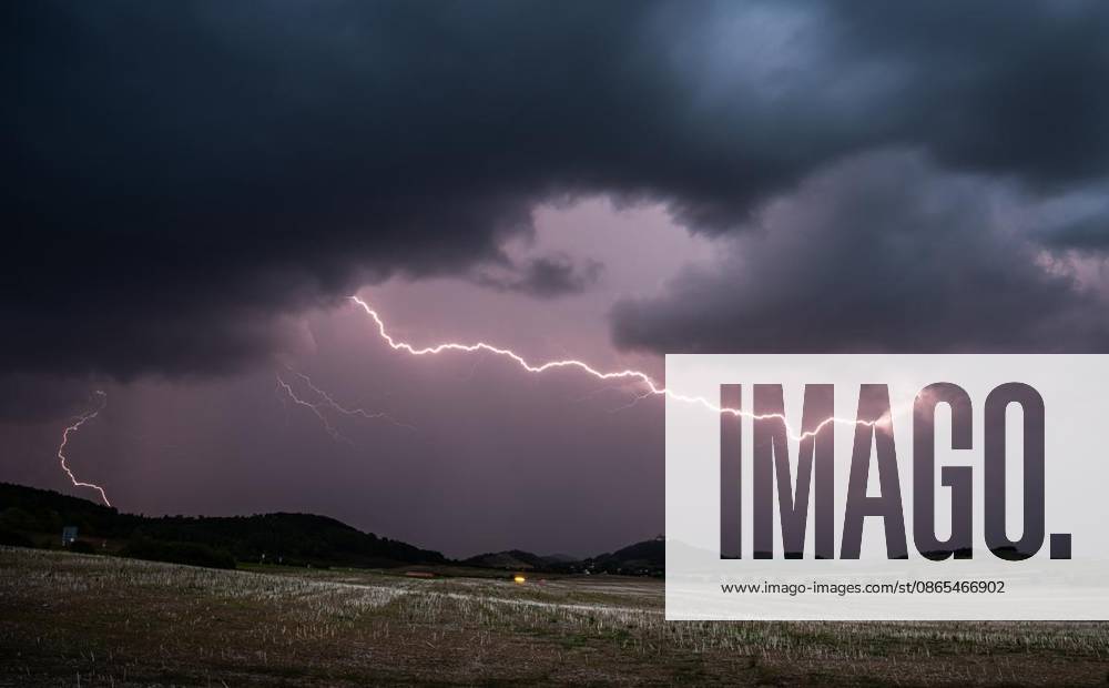 THUNDERSTORMS OVER THURINGIA ** FOR ** **31 08 2026 Arnstadt A thunderstorm front moves across Thuringia in the evening, as seen here photographed over the Veste Wachsenburg in the Ilm district. Germany Thuringia Arnstadt Copyright SaschaxFromm