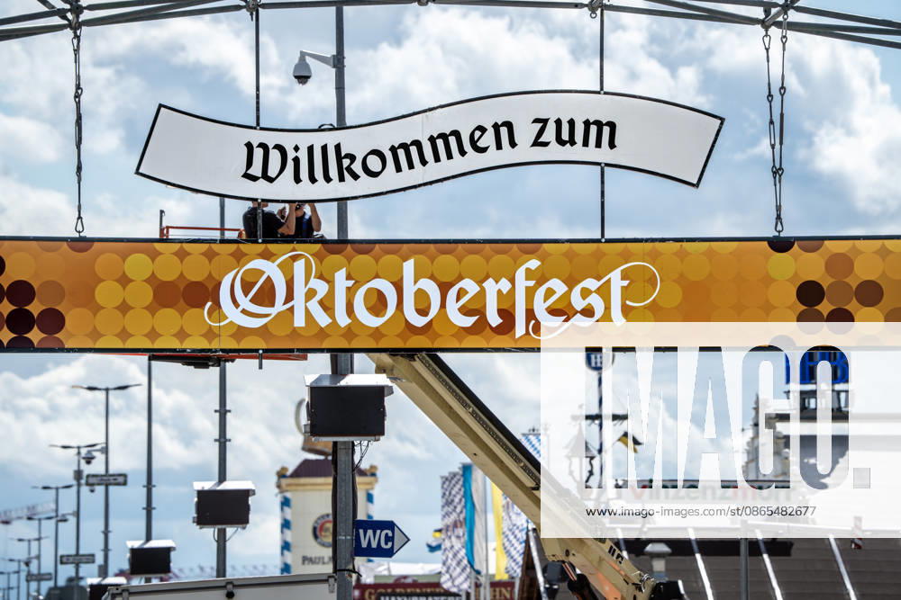 Welcome to Oktoberfest; final preparations are underway at the main entrance to Oktoberfest 2026, which begins in just under three weeks on September 19, Theresienwiese, Munich, August 31, 2026, Germany, Munich, August 31, 2026, Welcome to Oktoberfest, final preparations at the main entrance to Oktoberfest 2026, which begins in just under three weeks on