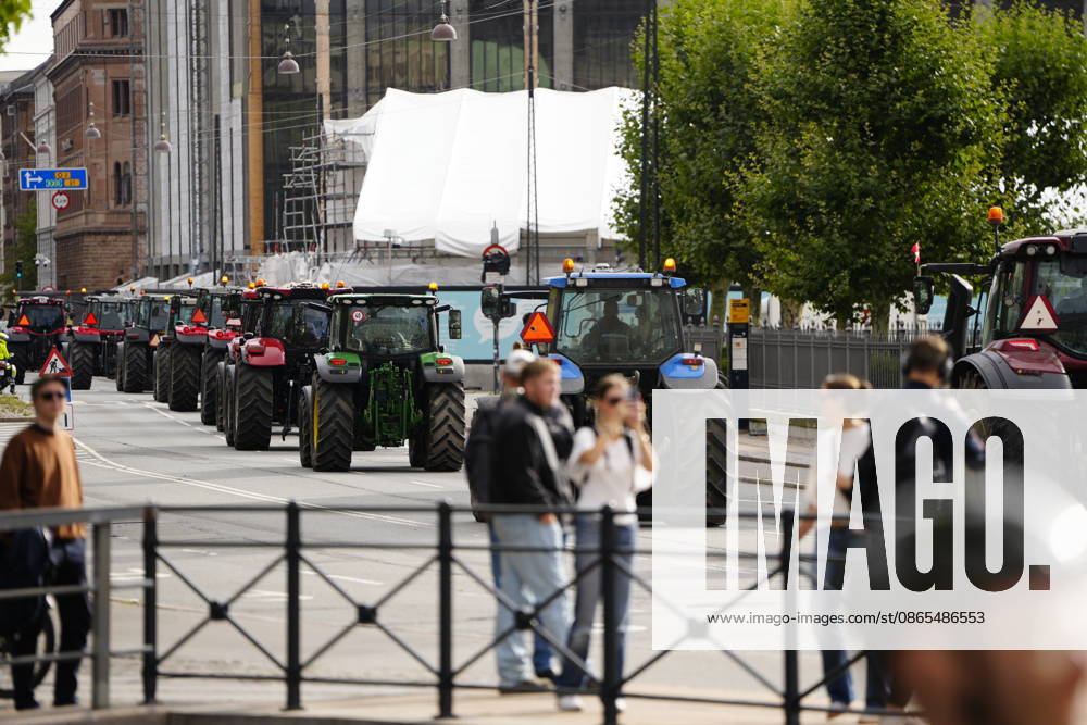Denmark Farmers demonstrate against a fertilization law in front of the Danish Parliament, Christiansborg, in Copenhagen, Denmark, Tuesday, September 1, 2026. The organization Sust