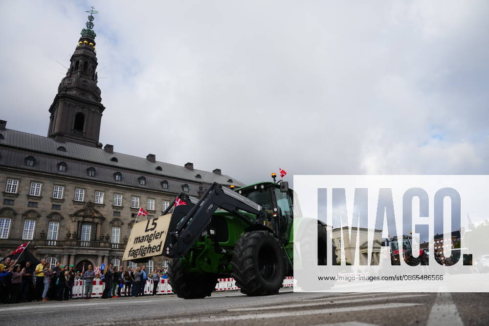 Denmark Farmers demonstrate against a fertilization law in front of the Danish Parliament, Christiansborg, in Copenhagen, Denmark, Tuesday, September 1, 2026. The organization Sust