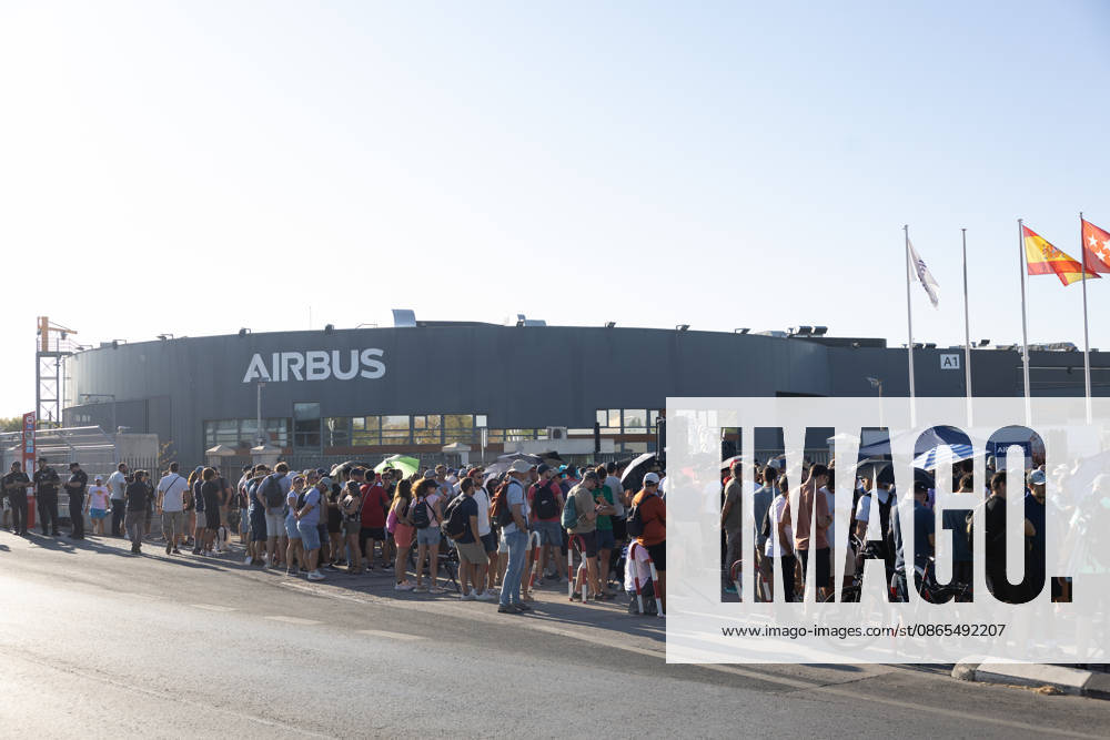 Airbus is set to undergo another round of mediation with the unions this Tuesday following the refusal to suspend the strike. Airbus workers gather outside the Getafe headquarters on September 1, 2026, in Getafe, Madrid, Spain. The Airbus workforce at the Getafe (Madrid), San Pablo, and Tablada (Seville) facilities has decided by a majority not to suspend the current indefinite strike following Monday’s vote at their respective assemblies, unlike employees in Illescas, Toledo, who voted last Friday to suspend the strike. A new mediation session between the company and the unions will take place this Tuesday at SIMA. SEPTEMBER 1, 2026 Jesús Hellí Getafe, Madrid Getafe, Madrid, Spain