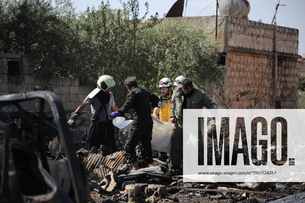 Explosion in Syria’s Idlib kills 5 IDLIB, SYRIA - SEPTEMBER 01: The bodies of the Syrians killed in the explosion are removed from the area in Idlib province, Syria, on September 01, 2026. The explosion heavily damages nearby buildings and vehicles after an ammunition-laden vehicle explodes, killing five people and injuring 10 others, according to initial reports. Kasim Yusuf Anadolu Idlib Suriye. Editorial use only. Please get in touch for any other usage.