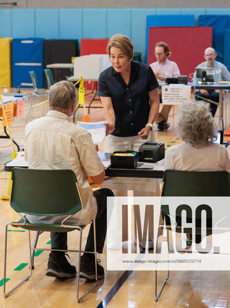 Massachusetts Governor MAURA HEALEY receives her ballot for the September 1, 2026 state primary election in Arlington, Massachusetts. Arlington USA - ZUMAs379 20260901_znp_s379_008